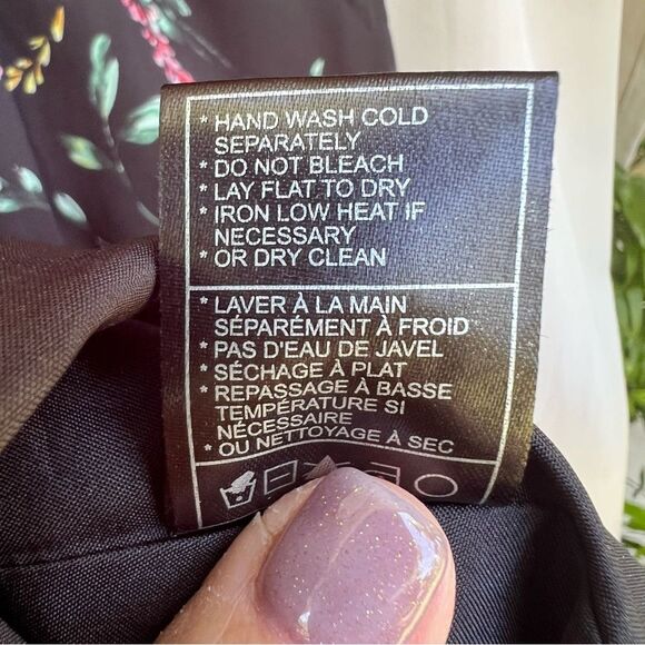 Cupcakes and Cashmere 🌺 black floral 🌺 Fully lined 🌺 excellent cond 🌺 small - Picture 9 of 9